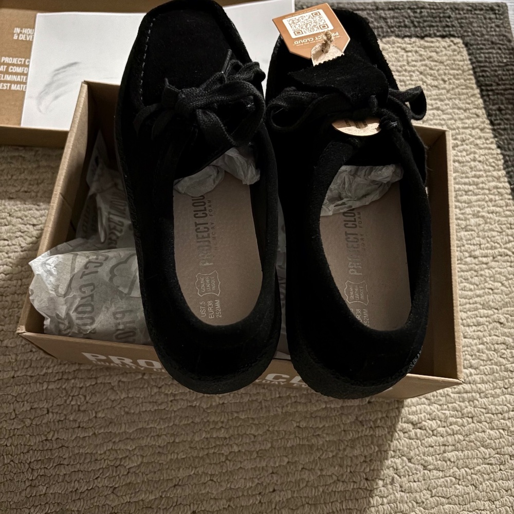 Women’s Black Suede Project Cloud shoes 7 1/2